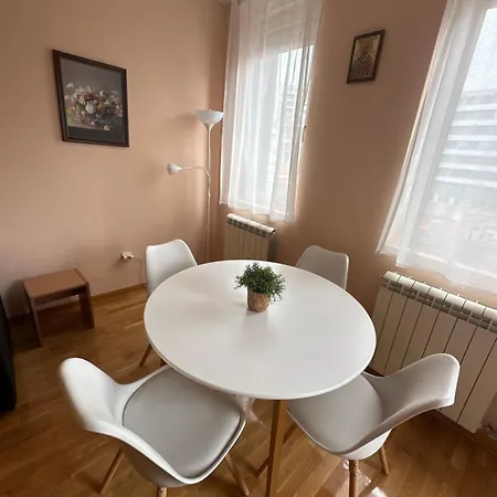 Angela With 2 Balconies Apartament *